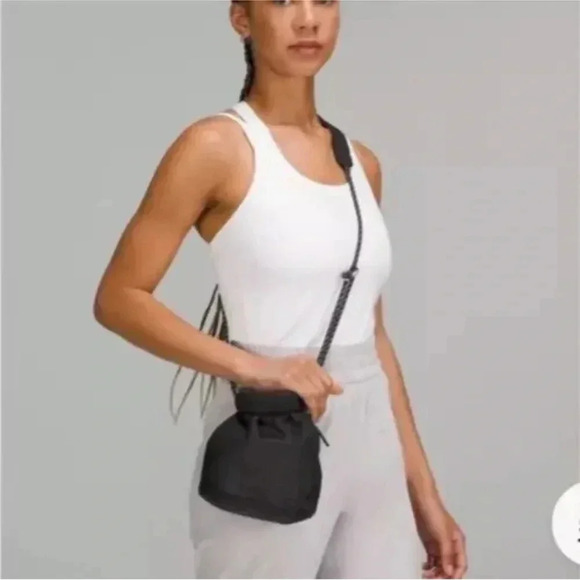 Lululemon Roll Top Crossbody Bag One Size Black Messenger Unisex Adjustable - Picture 1 of 6